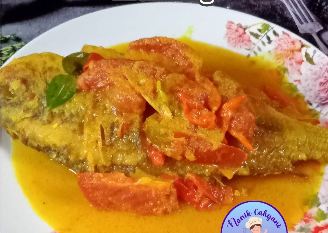 Pesmol Ikan Ekor Kuning