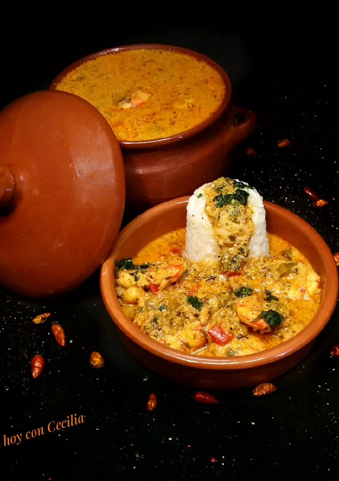 Una foto de Cazuela de gambas con especias y leche de coco