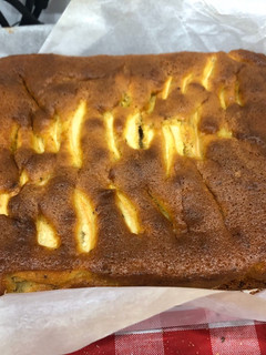 Una foto de Bizcocho con manzana y chocolate