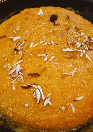 A picture of Sooji ka Halwa.