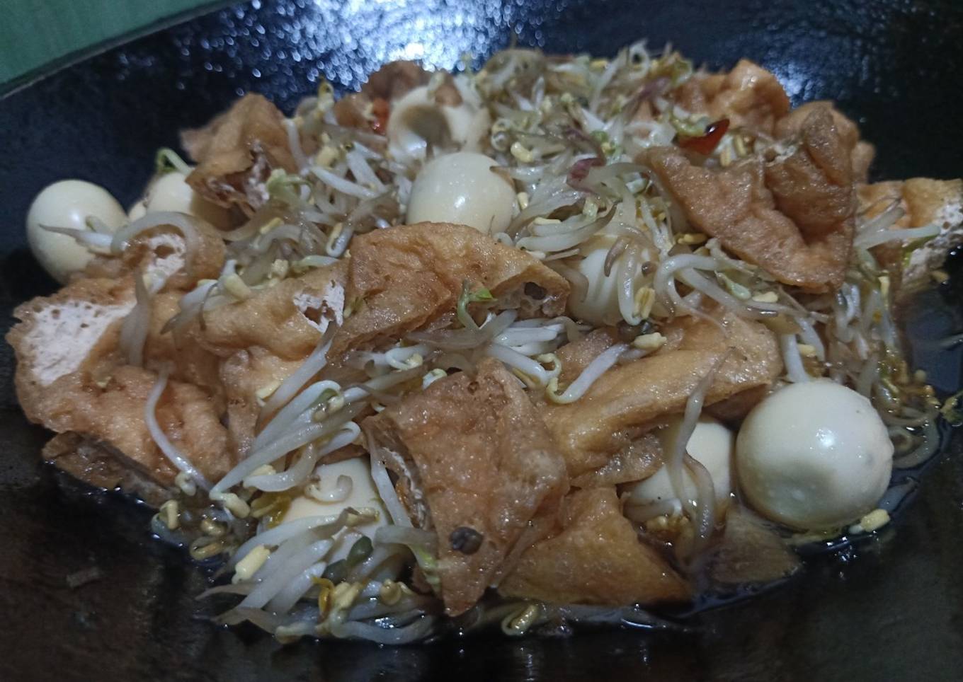 Cah Touge dengan tahu dan telur puyuh
