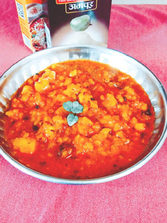 हलवाई स्टाइल आलू टमाटर की सब्जी (halwai style aloo matar ki sabzi recipe in Hindi) रेसिपी मुख्य फोटो