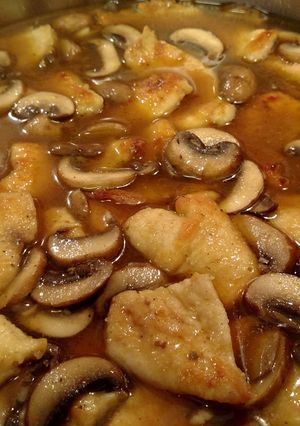 A picture of Chicken Marsala.