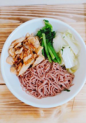 Hình của món Bún lứt trộn ức gà.