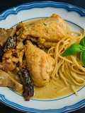 Pollo a la crema con setas variadas