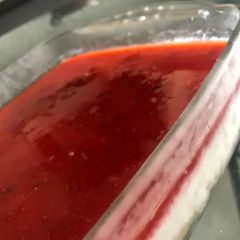 A picture of Strawberry 🍓 cream cheese.