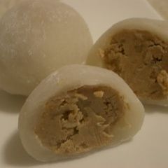 A picture of White Chocolate Daifuku with Walnuts and Kinako.
