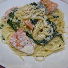 A picture of Spinach and Salmon Cream Pasta.