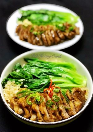 Hình của món Cơm Trộn Xá Xíu.