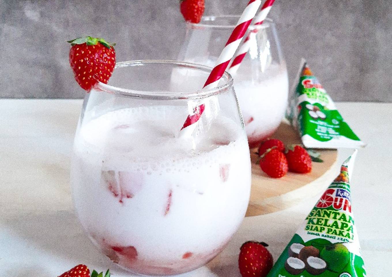 Korean Strawberry Coconut Milk