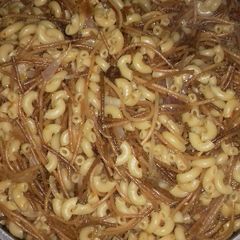 A picture of Fried spagetti with macroni.