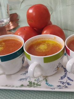 टोमेटो सूप (Tomato soup recipe in Hindi) रेसिपी मुख्य फोटो
