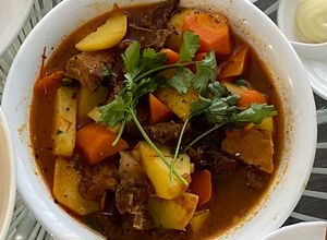 Hình của món Bò sốt vang.