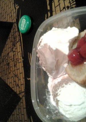 A picture of Million dollar pound cake.