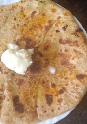 A picture of Aloo paratha.