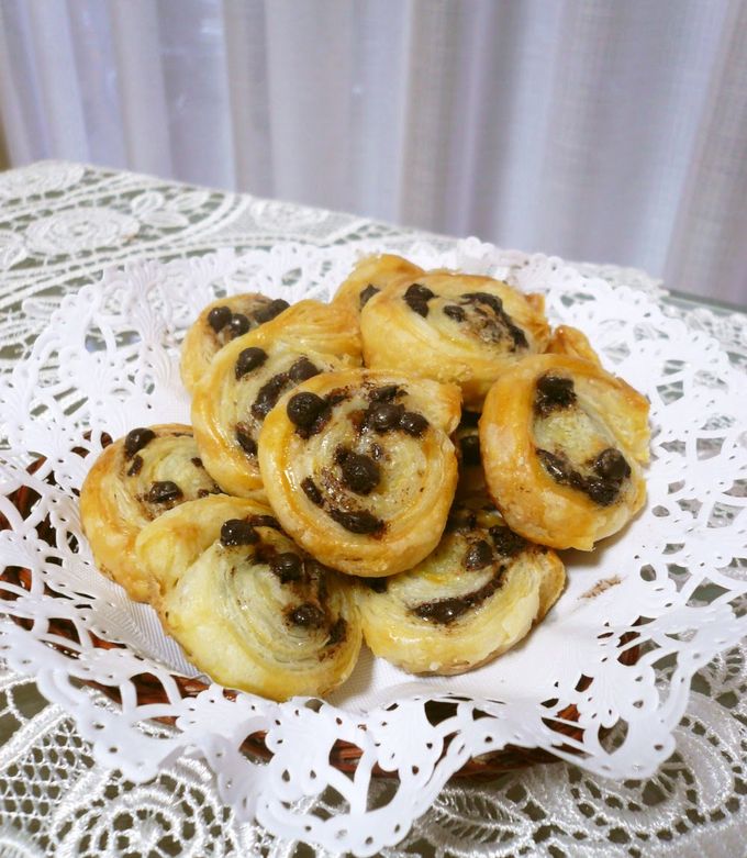 A picture of Bite-Sized Chocolate Chip Pies with Frozen Puff Pastry.