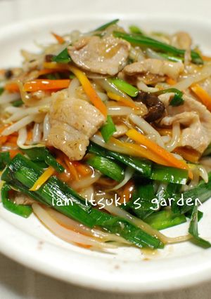 A picture of Pork Belly, Chinese Chives, and Bean Sprouts with Sauce.