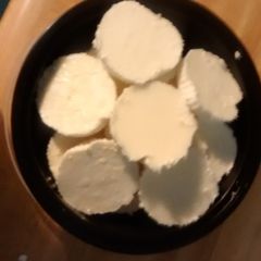 A picture of TL's cold buster shower disks.