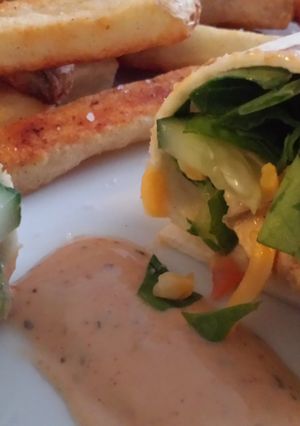 A picture of Chipotle Chicken Wrap.