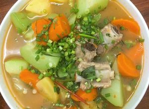Hình của món Canh sườn nấu su hào cà rốt.