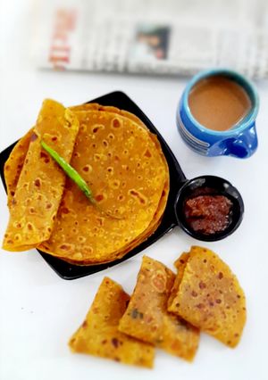 જીરા મેથી ના થેપલા (Jeera Methi Na Thepla Recipe In Gujarati) રેસીપી મુખ્ય ફોટો
