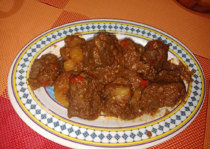 30. Semur Daging Sapi Kentang simple