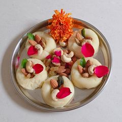 A picture of Makhan Murli's Donuts.