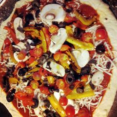 A picture of Tami's Veggie Pizza.