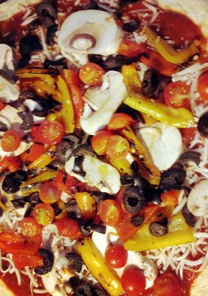 A picture of Tami's Veggie Pizza.