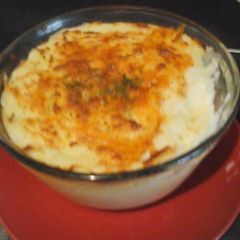A picture of My Cottage Cauliflower Cheese Pie 😉.
