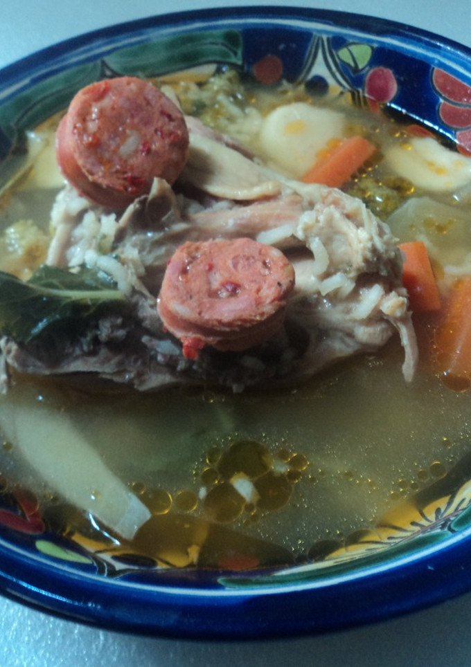 Una foto de Caldo de pollo con morcilla española estilo las correa de Doña Chole. Jalisco México