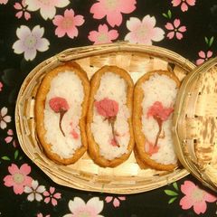 A picture of Easy Sakura Inari Sushi for Bento.