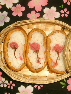 A picture of Easy Sakura Inari Sushi for Bento.