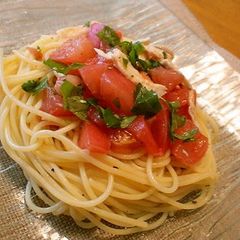 A picture of Chilled Pasta with Tomato & Chicken Breast.
