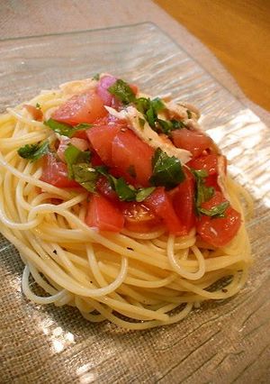 A picture of Chilled Pasta with Tomato & Chicken Breast.