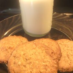A picture of sunshines crispie lemon oatmeal cookies.