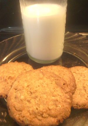 A picture of sunshines crispie lemon oatmeal cookies.