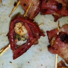 Bacon wrapped scallops A picture of Bacon wrapped scallops.