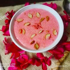A picture of Rice flour rose phirni.