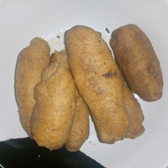 A picture of Fish Rolls.