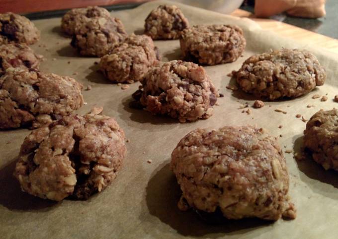 Oatmeal cookies with nuts & chocolate