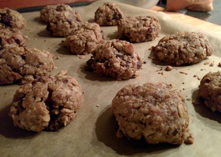 Recipe of Award-winning Oatmeal cookies with nuts &amp; chocolate