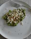 Noodle de curgete com queijo feta