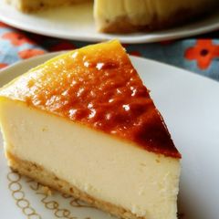 A picture of Rich & Cheesy Baked Cheesecake.