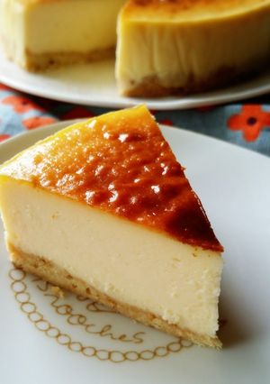 A picture of Rich & Cheesy Baked Cheesecake.
