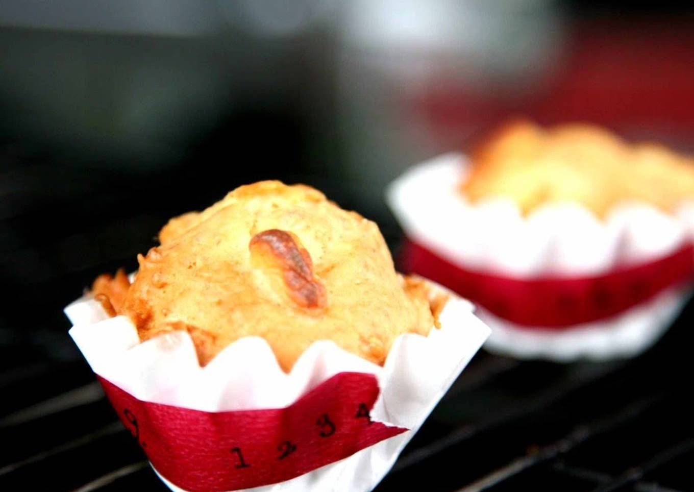 Crisp Cream Cheese Muffins