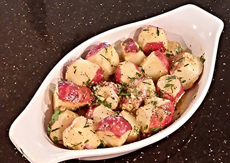 How to Make Super Quick Homemade Garlic Herb Small Red Potatos