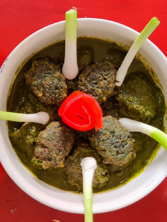 पालक कोफ्ता इन पालक ग्रेवी (Palak kofta in palak gravy recipe in hindi) रेसिपी मुख्य फोटो