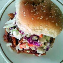 A picture of Bbq chicken sliders.