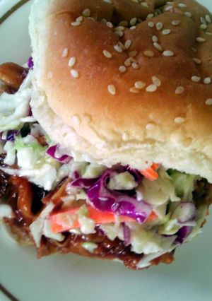 A picture of Bbq chicken sliders.